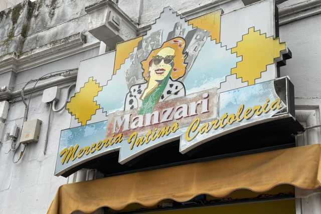 Bari, dopo 60 anni di attivit� chiude "Manzari": storico negozio di intimo in corso De Gasperi
